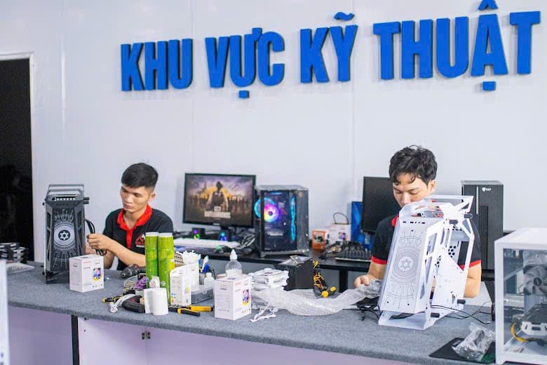 Khu vực kỹ thuật chuyên nghiệp được trang bị đầy đủ thiết bị, phục vụ lắp ráp, bảo trì, sửa chữa và kiểm tra hệ thống một cách chính xác, nhanh chóng.